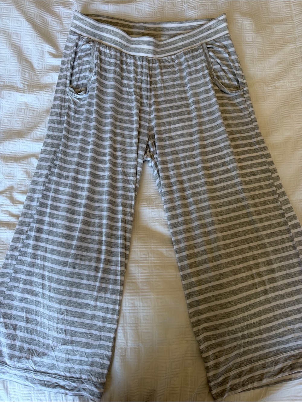 GapBody Stripped Wide-Leg Lounge Pants - Gray & White M